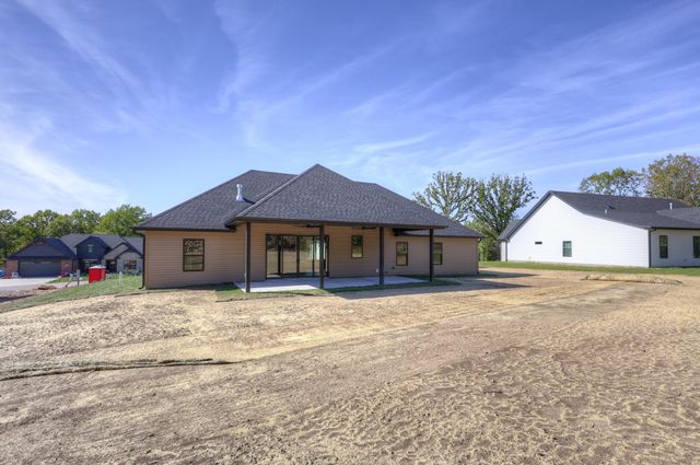 921 N Fountain Street, Carterville, MO 64835