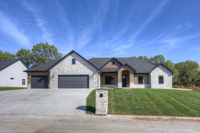 921 N Fountain Street, Carterville, MO 64835