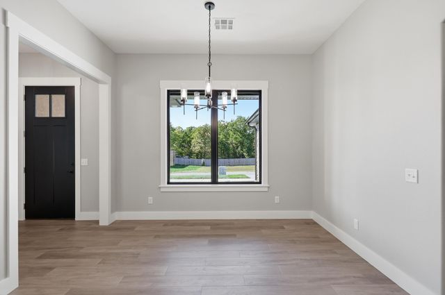 921 N Fountain Street, Carterville, MO 64835