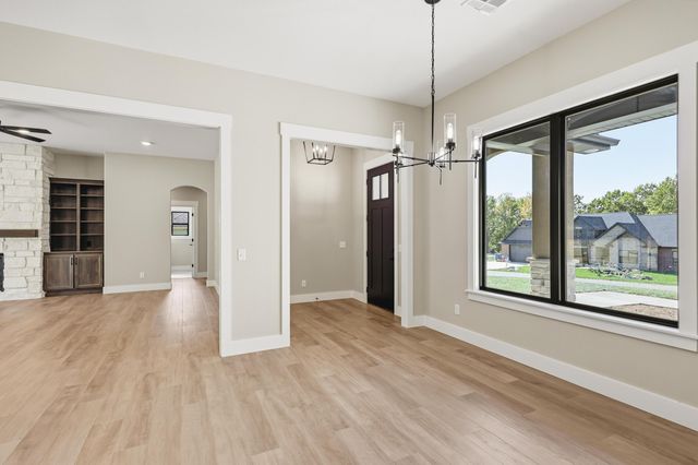 921 N Fountain Street, Carterville, MO 64835