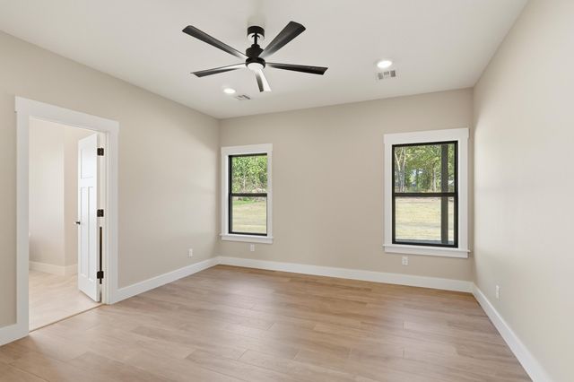 921 N Fountain Street, Carterville, MO 64835