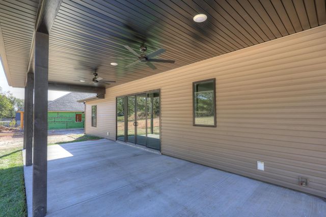 921 N Fountain Street, Carterville, MO 64835