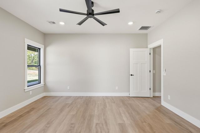 921 N Fountain Street, Carterville, MO 64835