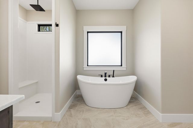 921 N Fountain Street, Carterville, MO 64835