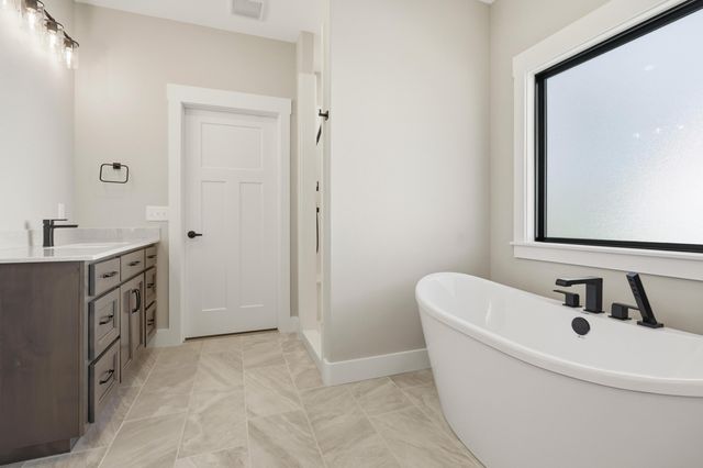 921 N Fountain Street, Carterville, MO 64835