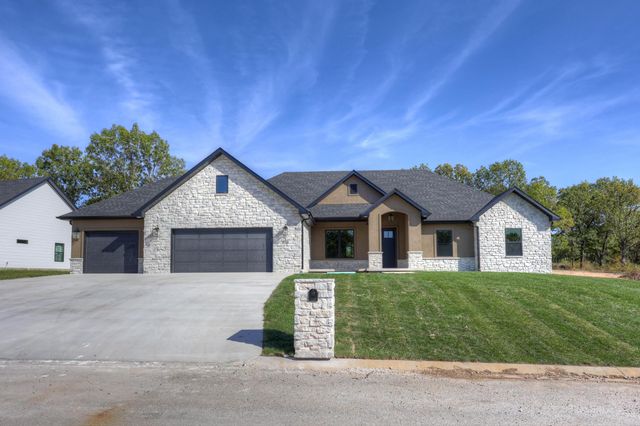 921 N Fountain Street, Carterville, MO 64835