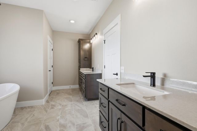 921 N Fountain Street, Carterville, MO 64835