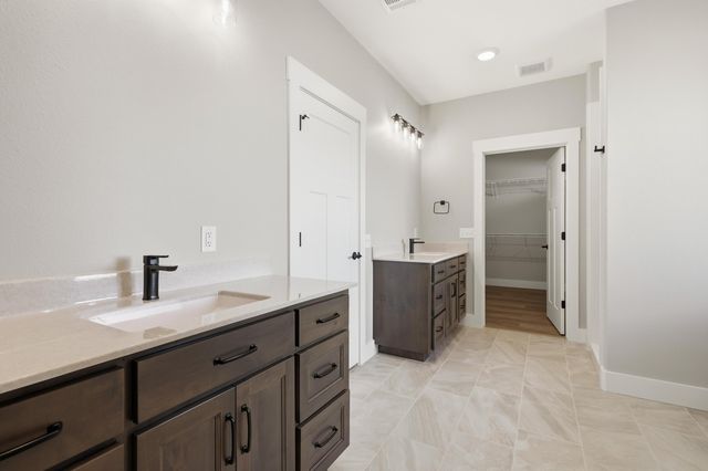 921 N Fountain Street, Carterville, MO 64835