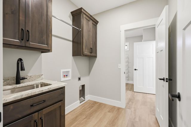 921 N Fountain Street, Carterville, MO 64835