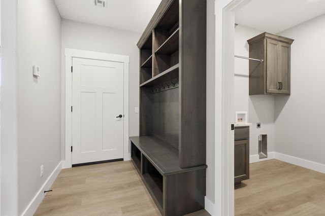 921 N Fountain Street, Carterville, MO 64835