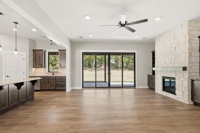 921 N Fountain Street, Carterville, MO 64835