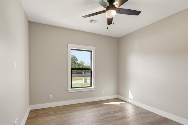 921 N Fountain Street, Carterville, MO 64835