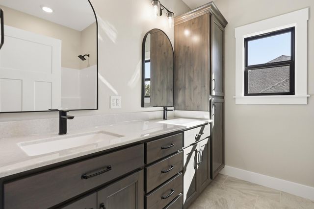 921 N Fountain Street, Carterville, MO 64835