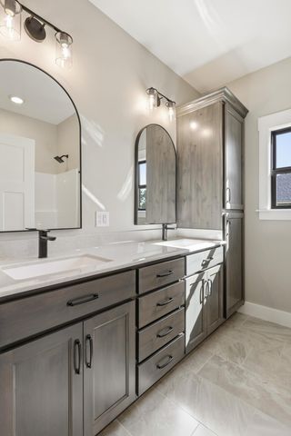 921 N Fountain Street, Carterville, MO 64835