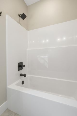 921 N Fountain Street, Carterville, MO 64835