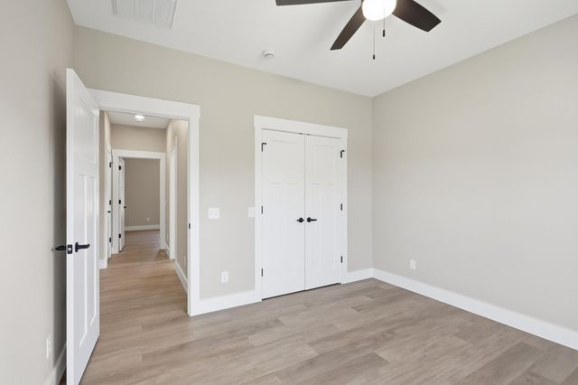 921 N Fountain Street, Carterville, MO 64835