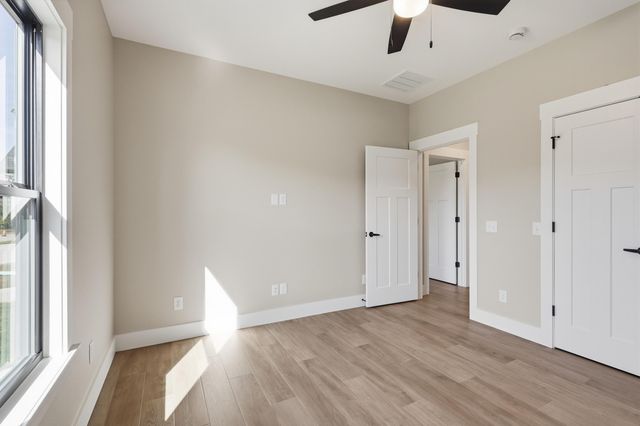 921 N Fountain Street, Carterville, MO 64835