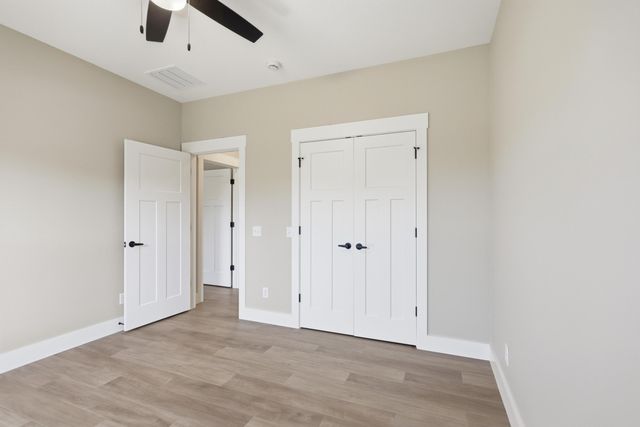 921 N Fountain Street, Carterville, MO 64835