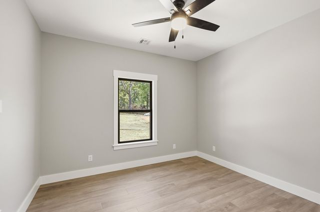 921 N Fountain Street, Carterville, MO 64835