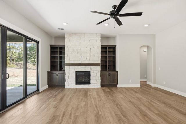 921 N Fountain Street, Carterville, MO 64835