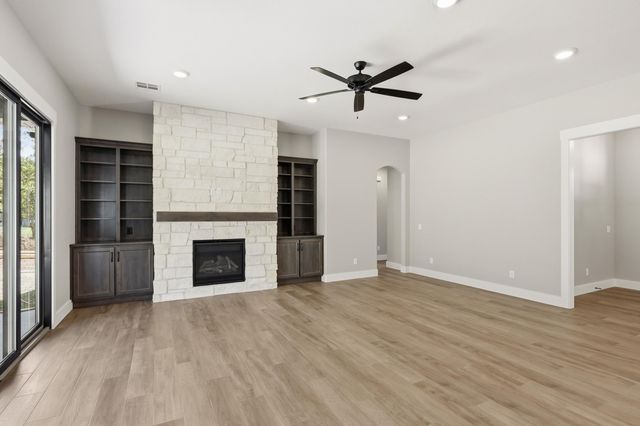 921 N Fountain Street, Carterville, MO 64835