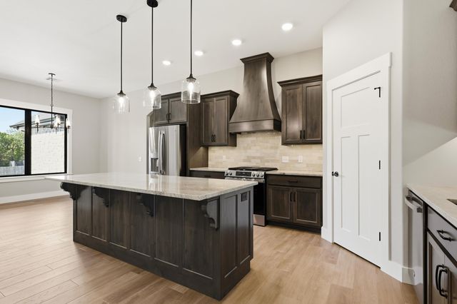 921 N Fountain Street, Carterville, MO 64835