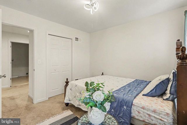 112 S MOUNTAIN DR, Carlisle, PA 17013