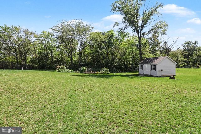 112 S MOUNTAIN DR, Carlisle, PA 17013