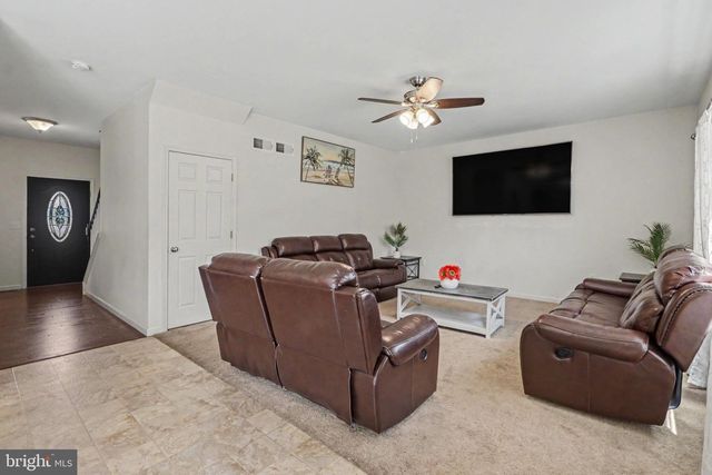112 S MOUNTAIN DR, Carlisle, PA 17013