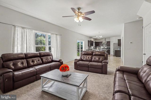 112 S MOUNTAIN DR, Carlisle, PA 17013
