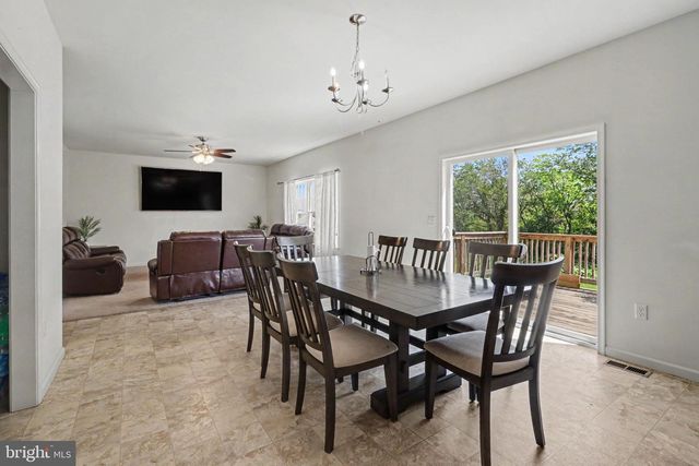 112 S MOUNTAIN DR, Carlisle, PA 17013