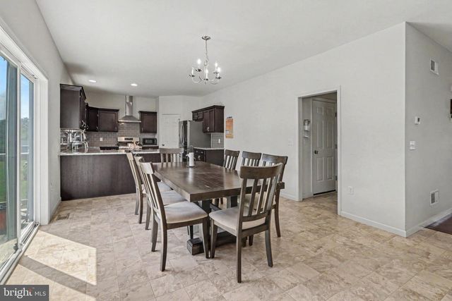 112 S MOUNTAIN DR, Carlisle, PA 17013