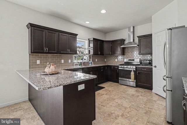 112 S MOUNTAIN DR, Carlisle, PA 17013