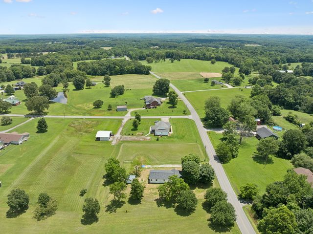 1237 Abiff Rd, Bon Aqua, TN 37025
