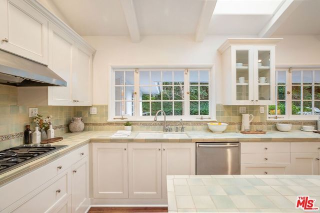 15550 Valley Vista Boulevard, Encino (los Angeles), CA 91436