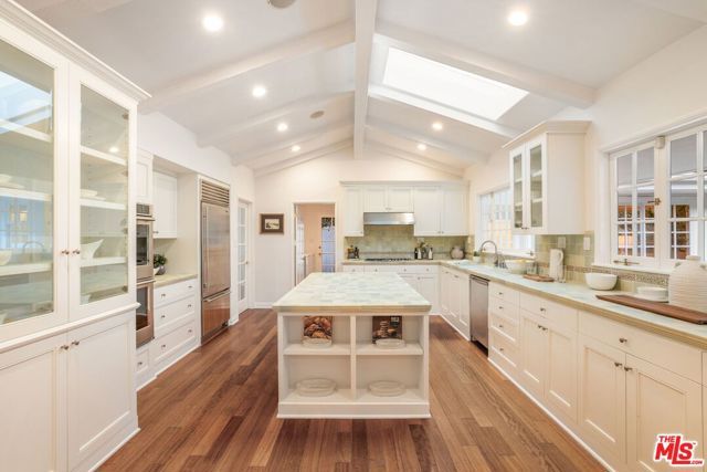 15550 Valley Vista Boulevard, Encino (los Angeles), CA 91436