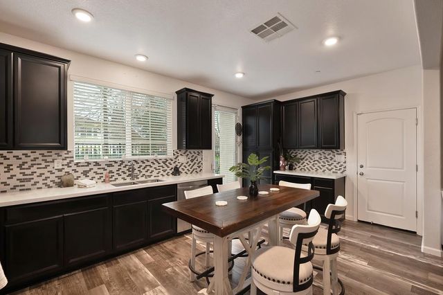 10904 Arrington Dr, Rancho Cordova, CA 95670