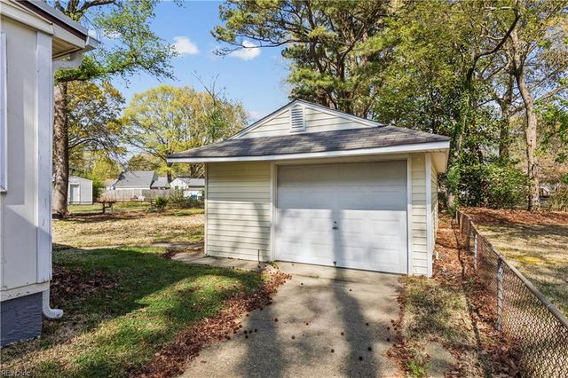 210 Cynthia DR, Hampton, VA 23666
