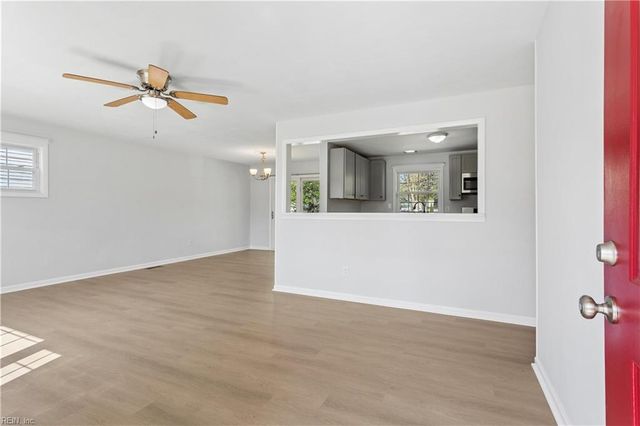 210 Cynthia DR, Hampton, VA 23666