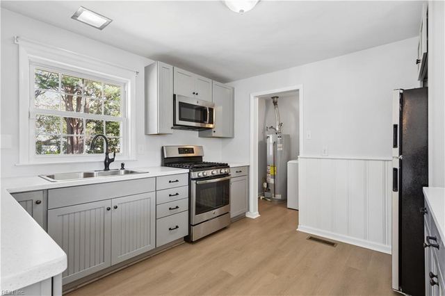 210 Cynthia DR, Hampton, VA 23666