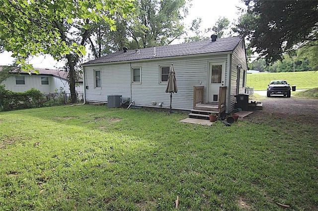 207 S 65th Street, Kansas City, KS 66111