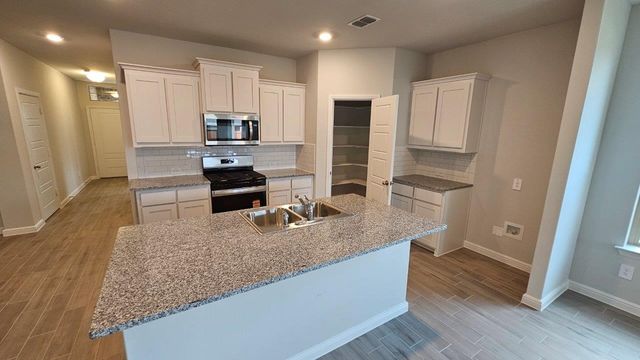 720 AMBER FIELDS Drive, Denton, TX 76259