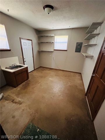 1305 Bugscuffle Road, Lavaca, AR 72941