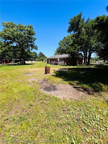 1305 Bugscuffle Road, Lavaca, AR 72941