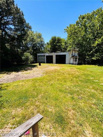1305 Bugscuffle Road, Lavaca, AR 72941