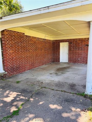 1305 Bugscuffle Road, Lavaca, AR 72941