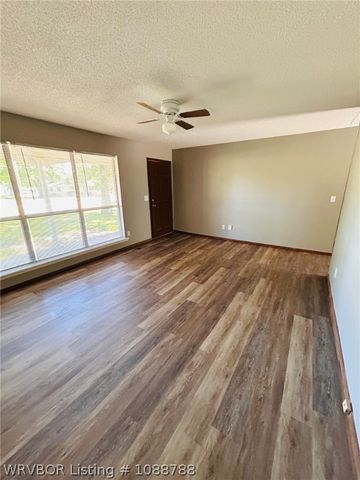 1305 Bugscuffle Road, Lavaca, AR 72941