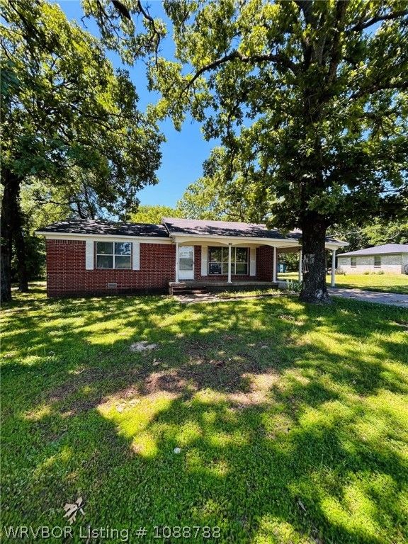 1305 Bugscuffle Road, Lavaca, AR 72941