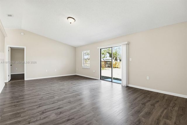 637 Mosquero Ave, Deltona, FL 32738