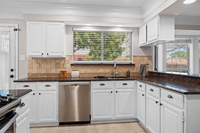 8016 Crazy Horse Lane, Fort Worth, TX 76137